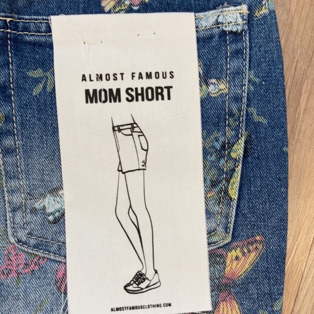 Almost Famous distressed Mom jean short raw hem butterfly floral size 3 - Picture 12 of 17